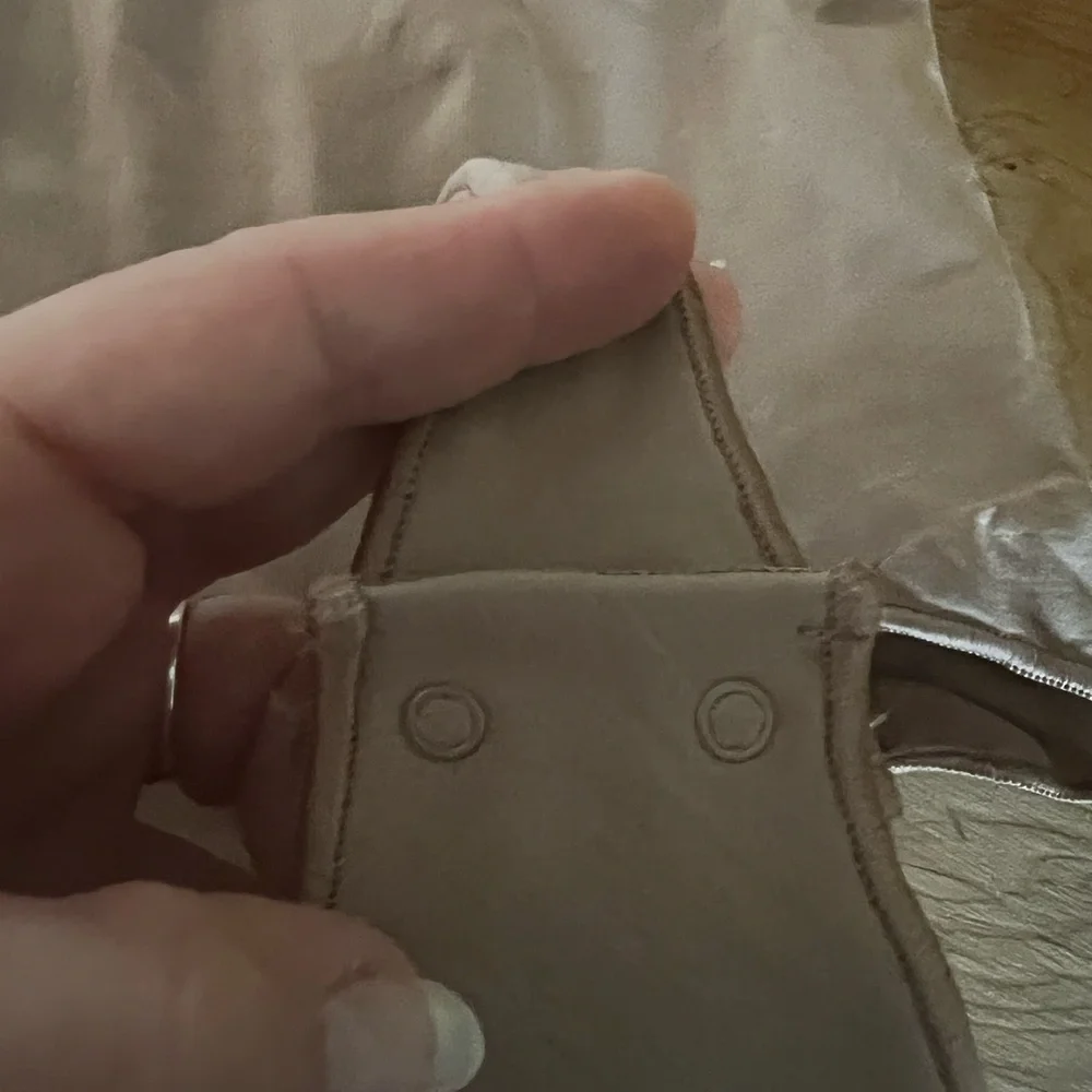 SKIMS seamless scoop neck thong bodysuit - Picture 3 of 5